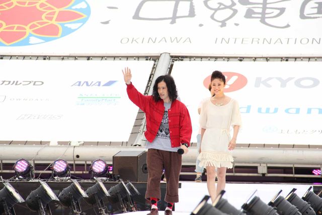 噂の2人、ピース綾部と芹那がステージ共演も綾部は関係を否定　画像ギャラリー（2枚目）