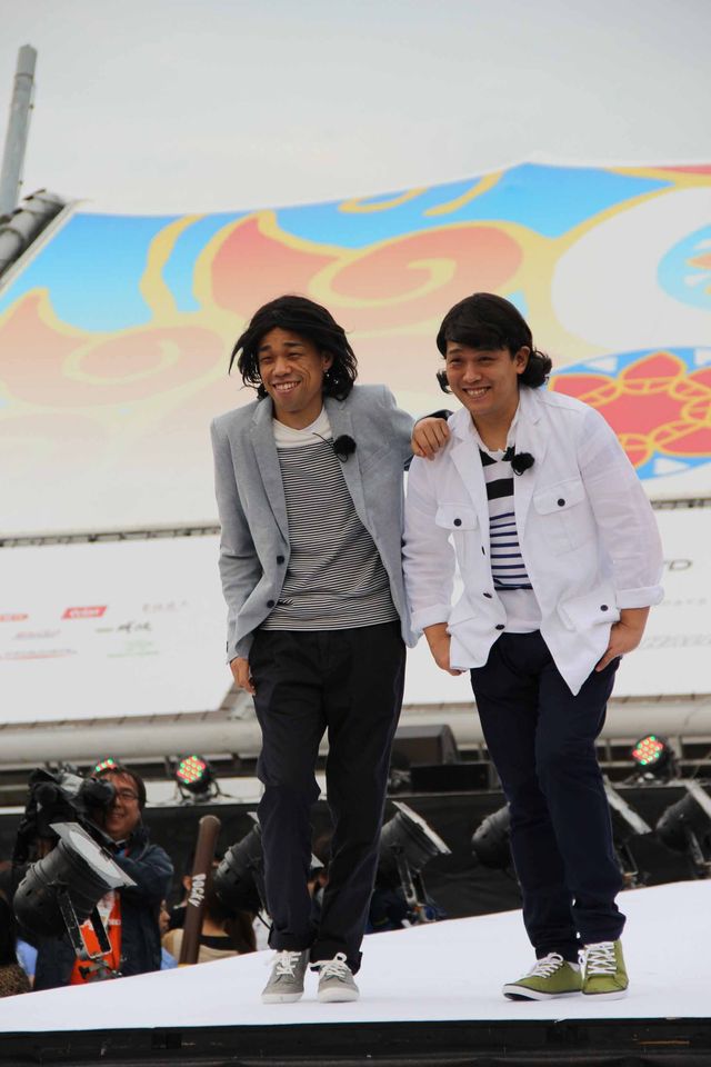 噂の2人、ピース綾部と芹那がステージ共演も綾部は関係を否定　画像ギャラリー（14枚目）