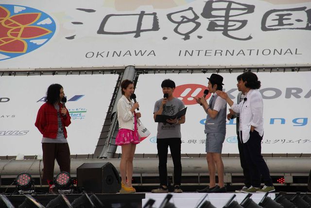 噂の2人、ピース綾部と芹那がステージ共演も綾部は関係を否定　画像ギャラリー（18枚目）