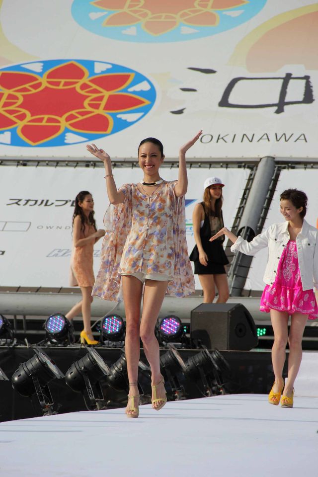 噂の2人、ピース綾部と芹那がステージ共演も綾部は関係を否定　画像ギャラリー（23枚目）