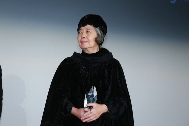 本田翼＆広瀬すずが白のふんわりドレスで登場！その透明感っぱない！東京国際映画祭が閉幕…クロージングセレモニーフォトギャラリー（5枚目）