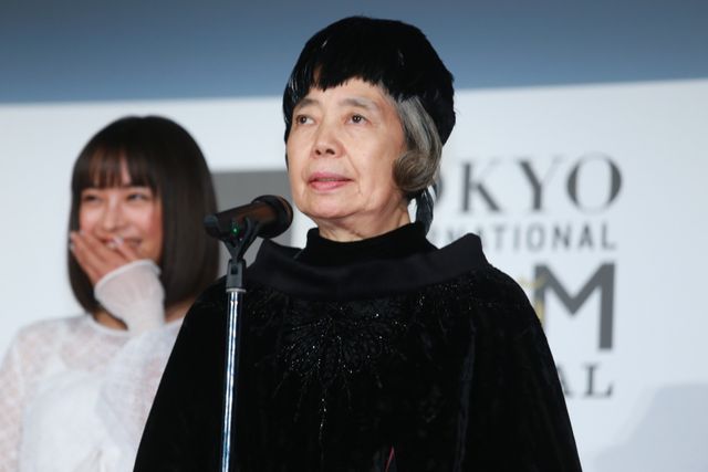 本田翼＆広瀬すずが白のふんわりドレスで登場！その透明感っぱない！東京国際映画祭が閉幕…クロージングセレモニーフォトギャラリー（21枚目）