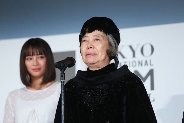 本田翼＆広瀬すずが白のふんわりドレスで登場！その透明感っぱない！東京国際映画祭が閉幕…クロージングセレモニーフォトギャラリー（22枚目）