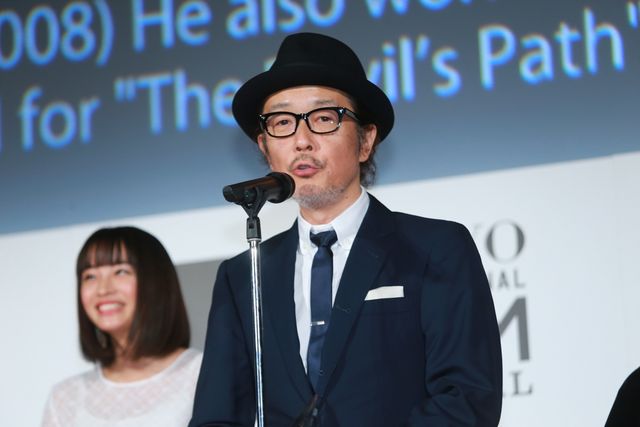 本田翼＆広瀬すずが白のふんわりドレスで登場！その透明感っぱない！東京国際映画祭が閉幕…クロージングセレモニーフォトギャラリー（27枚目）