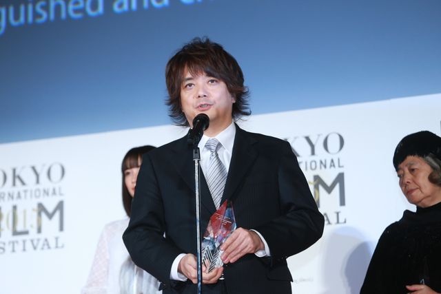 本田翼＆広瀬すずが白のふんわりドレスで登場！その透明感っぱない！東京国際映画祭が閉幕…クロージングセレモニーフォトギャラリー（31枚目）