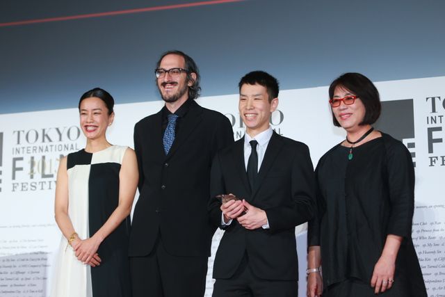 本田翼＆広瀬すずが白のふんわりドレスで登場！その透明感っぱない！東京国際映画祭が閉幕…クロージングセレモニーフォトギャラリー（33枚目）