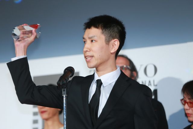 本田翼＆広瀬すずが白のふんわりドレスで登場！その透明感っぱない！東京国際映画祭が閉幕…クロージングセレモニーフォトギャラリー（34枚目）