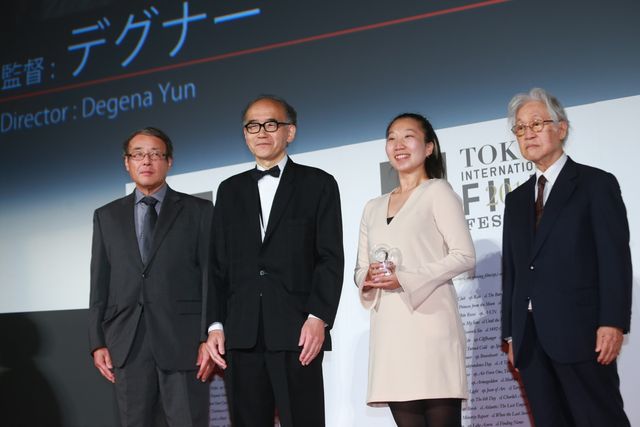 本田翼＆広瀬すずが白のふんわりドレスで登場！その透明感っぱない！東京国際映画祭が閉幕…クロージングセレモニーフォトギャラリー（35枚目）