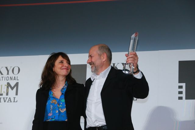 本田翼＆広瀬すずが白のふんわりドレスで登場！その透明感っぱない！東京国際映画祭が閉幕…クロージングセレモニーフォトギャラリー（43枚目）