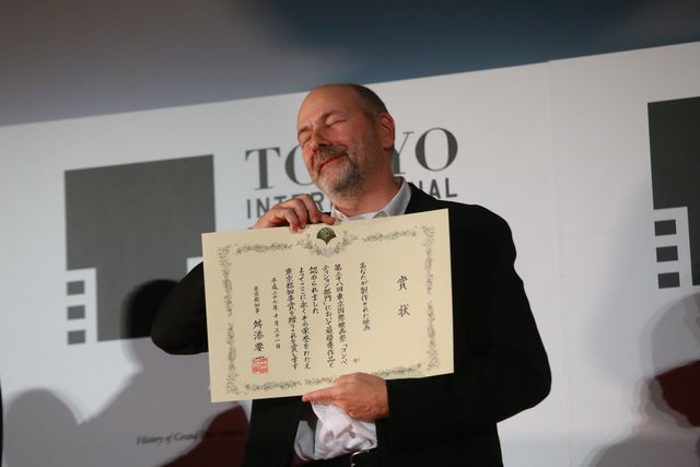 本田翼＆広瀬すずが白のふんわりドレスで登場！その透明感っぱない！東京国際映画祭が閉幕…クロージングセレモニーフォトギャラリー（53枚目）