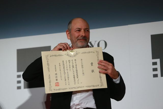 本田翼＆広瀬すずが白のふんわりドレスで登場！その透明感っぱない！東京国際映画祭が閉幕…クロージングセレモニーフォトギャラリー（54枚目）