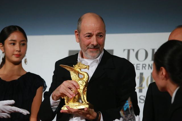 本田翼＆広瀬すずが白のふんわりドレスで登場！その透明感っぱない！東京国際映画祭が閉幕…クロージングセレモニーフォトギャラリー（57枚目）