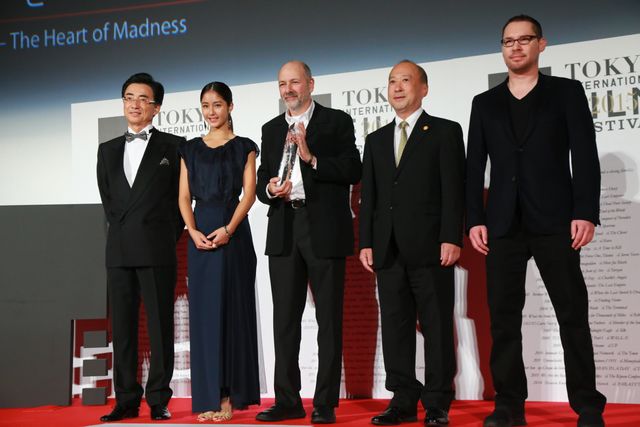 本田翼＆広瀬すずが白のふんわりドレスで登場！その透明感っぱない！東京国際映画祭が閉幕…クロージングセレモニーフォトギャラリー（58枚目）