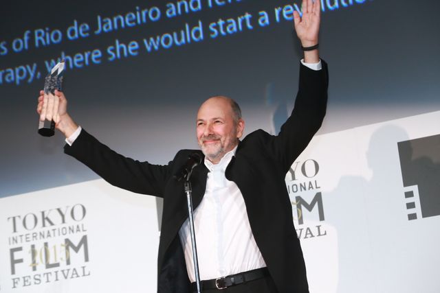 本田翼＆広瀬すずが白のふんわりドレスで登場！その透明感っぱない！東京国際映画祭が閉幕…クロージングセレモニーフォトギャラリー（62枚目）