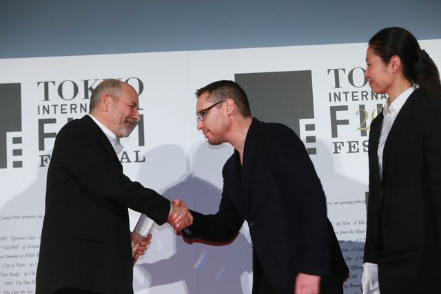 本田翼＆広瀬すずが白のふんわりドレスで登場！その透明感っぱない！東京国際映画祭が閉幕…クロージングセレモニーフォトギャラリー（65枚目）