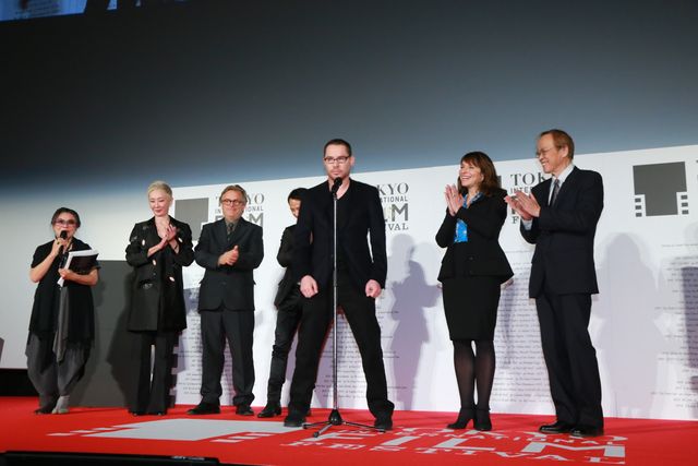 本田翼＆広瀬すずが白のふんわりドレスで登場！その透明感っぱない！東京国際映画祭が閉幕…クロージングセレモニーフォトギャラリー（70枚目）