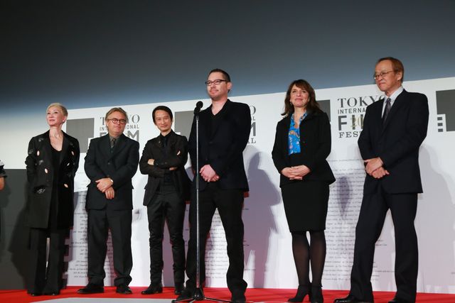 本田翼＆広瀬すずが白のふんわりドレスで登場！その透明感っぱない！東京国際映画祭が閉幕…クロージングセレモニーフォトギャラリー（71枚目）