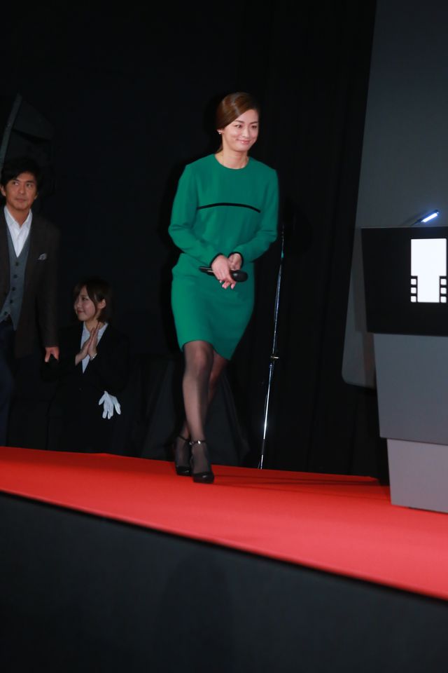 本田翼＆広瀬すずが白のふんわりドレスで登場！その透明感っぱない！東京国際映画祭が閉幕…クロージングセレモニーフォトギャラリー（73枚目）