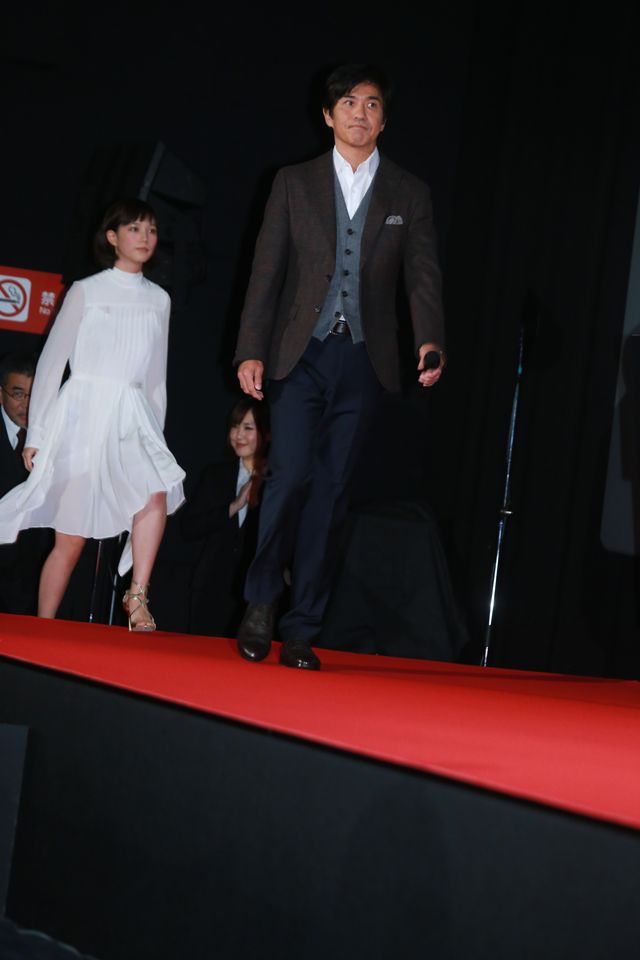 本田翼＆広瀬すずが白のふんわりドレスで登場！その透明感っぱない！東京国際映画祭が閉幕…クロージングセレモニーフォトギャラリー（74枚目）