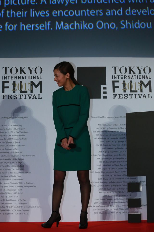 本田翼＆広瀬すずが白のふんわりドレスで登場！その透明感っぱない！東京国際映画祭が閉幕…クロージングセレモニーフォトギャラリー（76枚目）