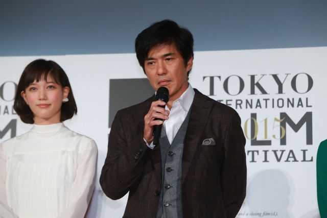 本田翼＆広瀬すずが白のふんわりドレスで登場！その透明感っぱない！東京国際映画祭が閉幕…クロージングセレモニーフォトギャラリー（82枚目）