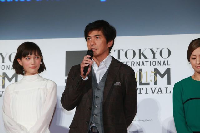 本田翼＆広瀬すずが白のふんわりドレスで登場！その透明感っぱない！東京国際映画祭が閉幕…クロージングセレモニーフォトギャラリー（83枚目）