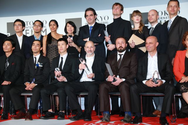 本田翼＆広瀬すずが白のふんわりドレスで登場！その透明感っぱない！東京国際映画祭が閉幕…クロージングセレモニーフォトギャラリー（93枚目）