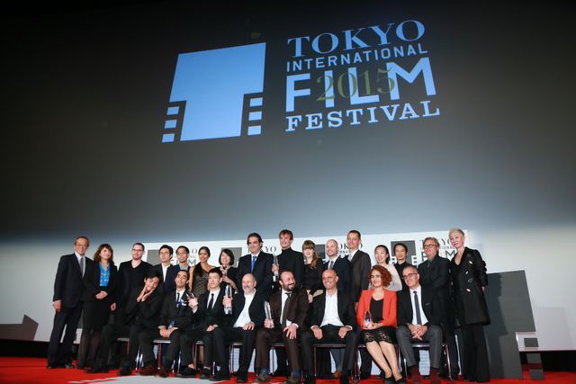 本田翼＆広瀬すずが白のふんわりドレスで登場！その透明感っぱない！東京国際映画祭が閉幕…クロージングセレモニーフォトギャラリー（95枚目）