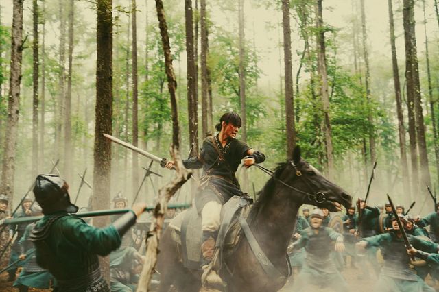 速すぎ！『キングダム2』山崎賢人のアクション名場面集（3枚目）