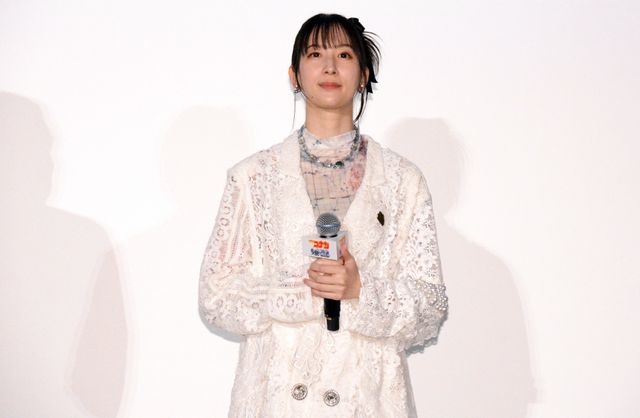 可憐な美しさが輝く山下美月！山田孝之と共に『名探偵コナン 隻眼の残像』公開記念舞台あいさつに登場（9枚目）