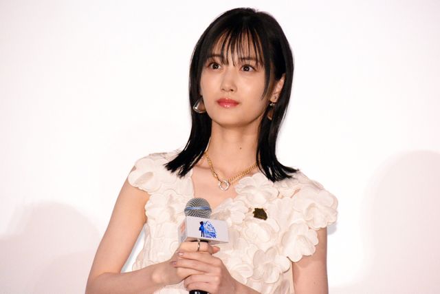 可憐な美しさが輝く山下美月！山田孝之と共に『名探偵コナン 隻眼の残像』公開記念舞台あいさつに登場（14枚目）