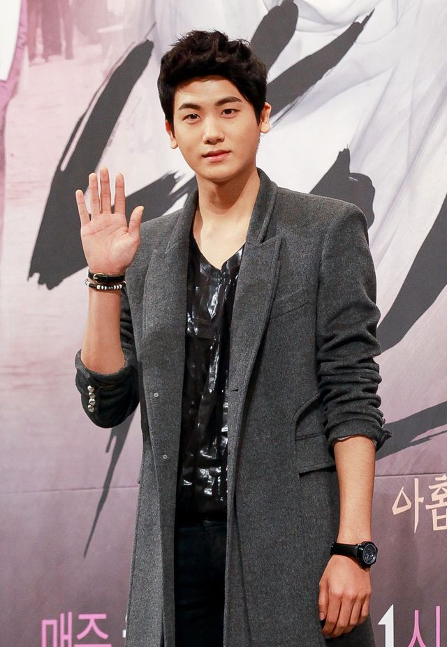 ZE:Aパク・ヒョンシク、イ・ジョンソクを抜いて合コンしたい年下の男性1位に！＜韓国JPICTURES＞（2枚目）