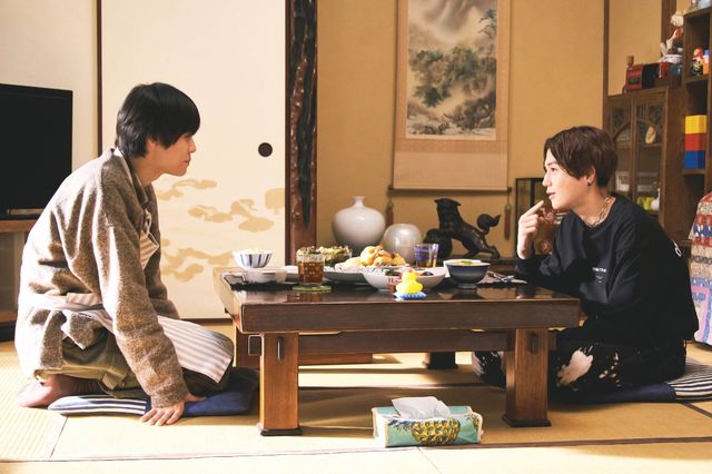 唇に指をあてる清居『劇場版　美しい彼～eternal～』場面カットほか（3枚目）