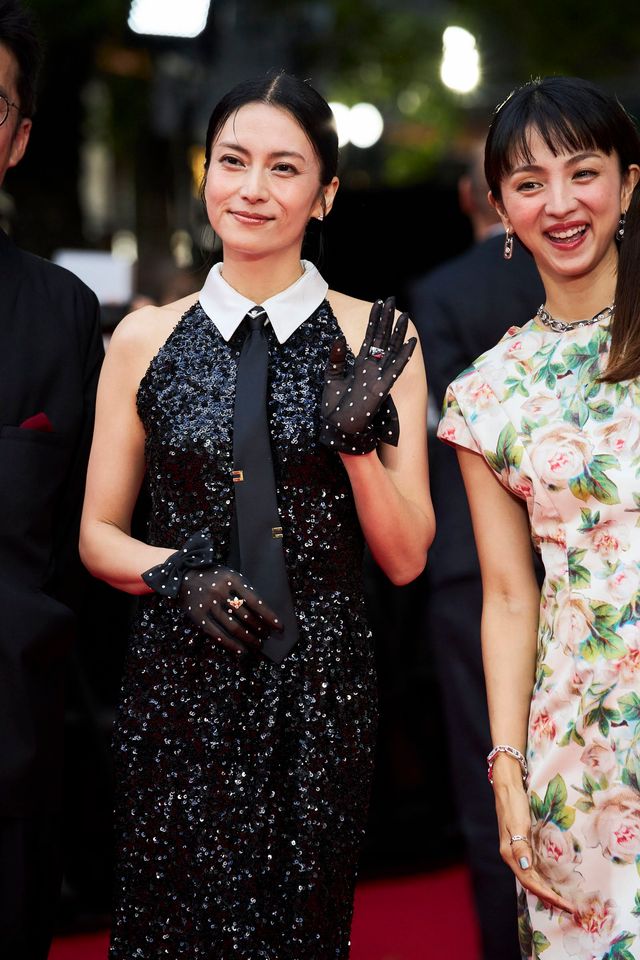 柴咲コウ、輝く黒ドレスでレッドカーペット魅了！満島ひかりと笑顔（5枚目）