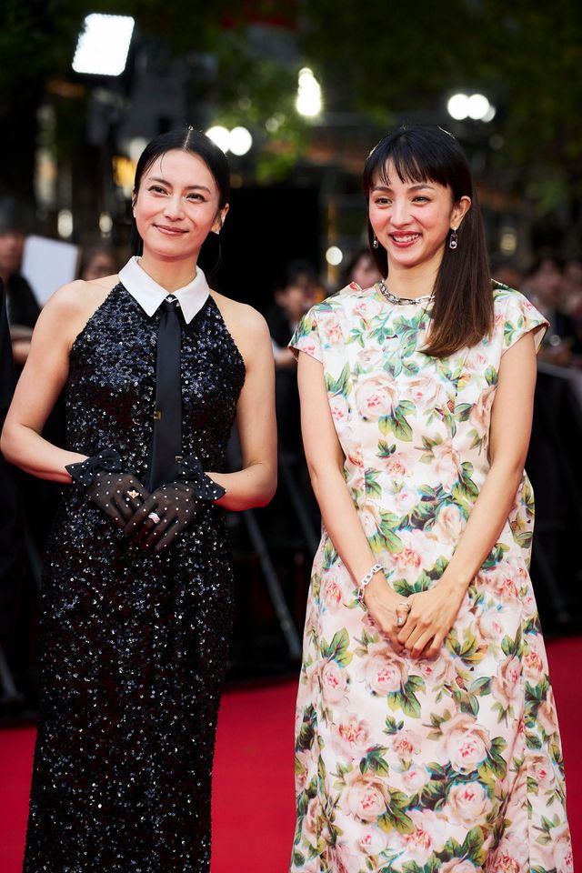 柴咲コウ、輝く黒ドレスでレッドカーペット魅了！満島ひかりと笑顔（13枚目）