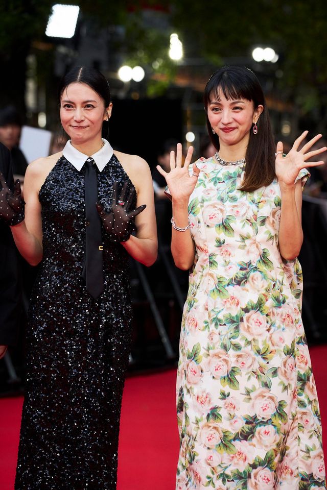 柴咲コウ、輝く黒ドレスでレッドカーペット魅了！満島ひかりと笑顔（16枚目）