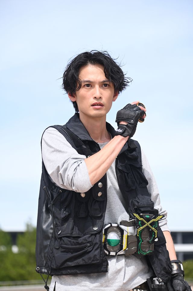 泉比奈がオーズドライバーで変身!?「オーズ10th　仮面ライダーバース　バースX誕生秘話」場面写真（2枚目）