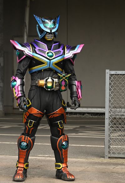 泉比奈がオーズドライバーで変身!?「オーズ10th　仮面ライダーバース　バースX誕生秘話」場面写真（3枚目）