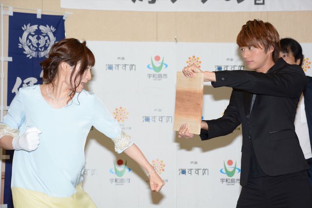 武田梨奈、懲りずに板割りを披露！映画『海すずめ』製作発表記者会見フォトギャラリー：フォトギャラリー