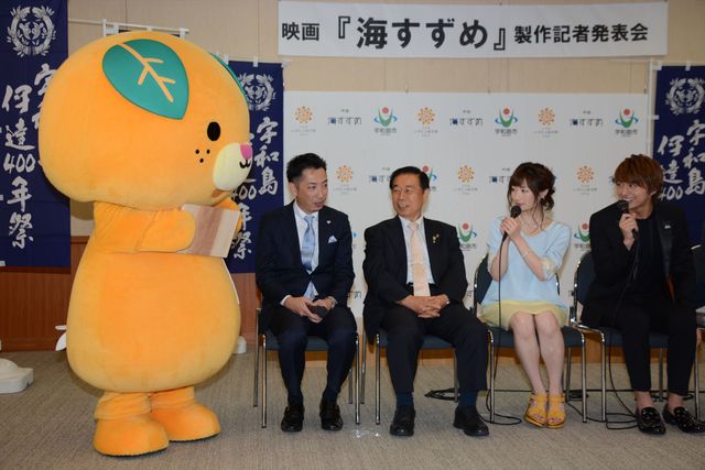 武田梨奈、懲りずに板割りを披露！映画『海すずめ』製作発表記者会見フォトギャラリー（6枚目）