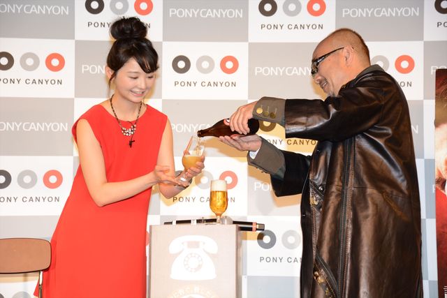 おのののか、太ももちらりのミニワンピースで登場！フォトギャラリー（5枚目）