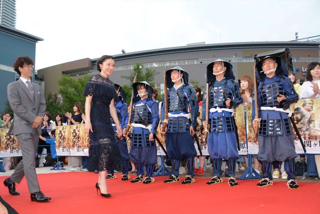 花柄ワンピの有村架純がかわいい！『関ヶ原』完成披露イベントフォトギャラリー（20枚目）