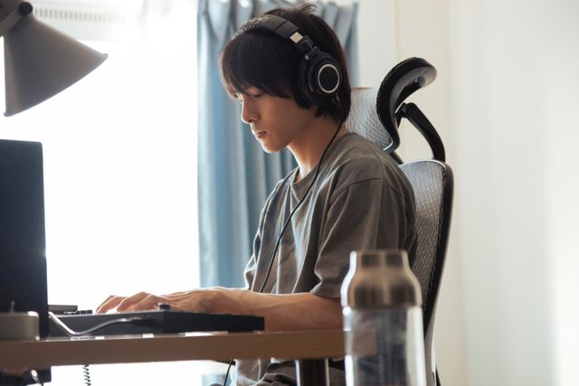 JO1・川西拓実×桜田ひより『バジーノイズ』場面写真＜9点＞（4枚目）