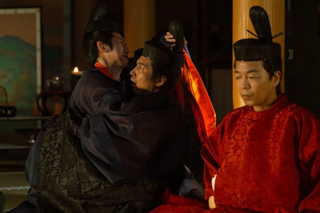 プッツンの花山天皇があり得ない行動に…「光る君へ」第4回場面写真：フォトギャラリー