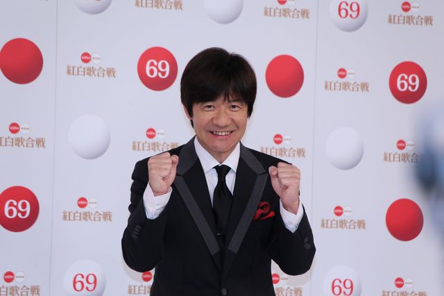 櫻井翔　2010年第61回NHK紅白歌合戦　写真42枚 櫻井翔、さわやかなガッツポーズ「紅白歌合戦」司会者取材会