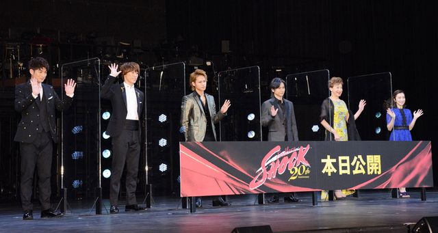 堂本光一、上田竜也らスーツ姿がかっこいい！映画『Endless SHOCK』初日舞台あいさつ（2枚目）