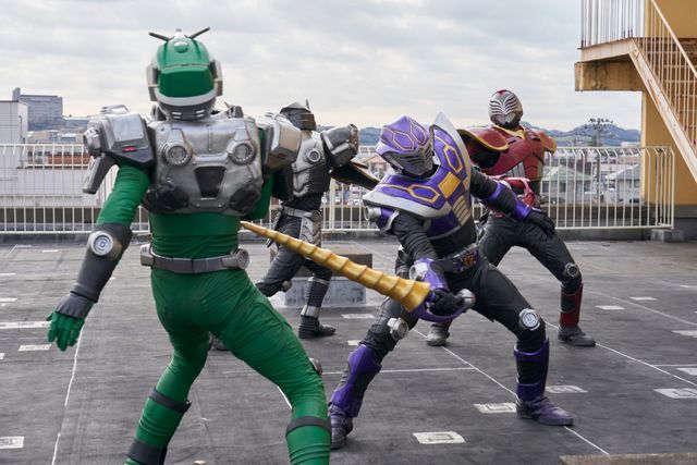 「仮面ライダー龍騎」オーディンも再登場！「仮面ライダーアウトサイダーズep.1」場面写真（5枚目）