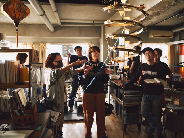 松たか子＆松村北斗『ファーストキス 1ST KISS』メイキングカット＜5枚＞：フォトギャラリー