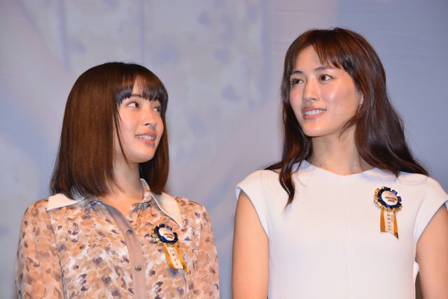 見つめ合う広瀬すず＆綾瀬はるか！綾野剛は最優秀男優賞！「第7回TAMA映画賞」授賞式フォトギャラリー（2枚目）