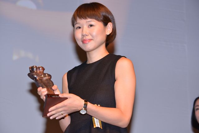 見つめ合う広瀬すず＆綾瀬はるか！綾野剛は最優秀男優賞！「第7回TAMA映画賞」授賞式フォトギャラリー（12枚目）